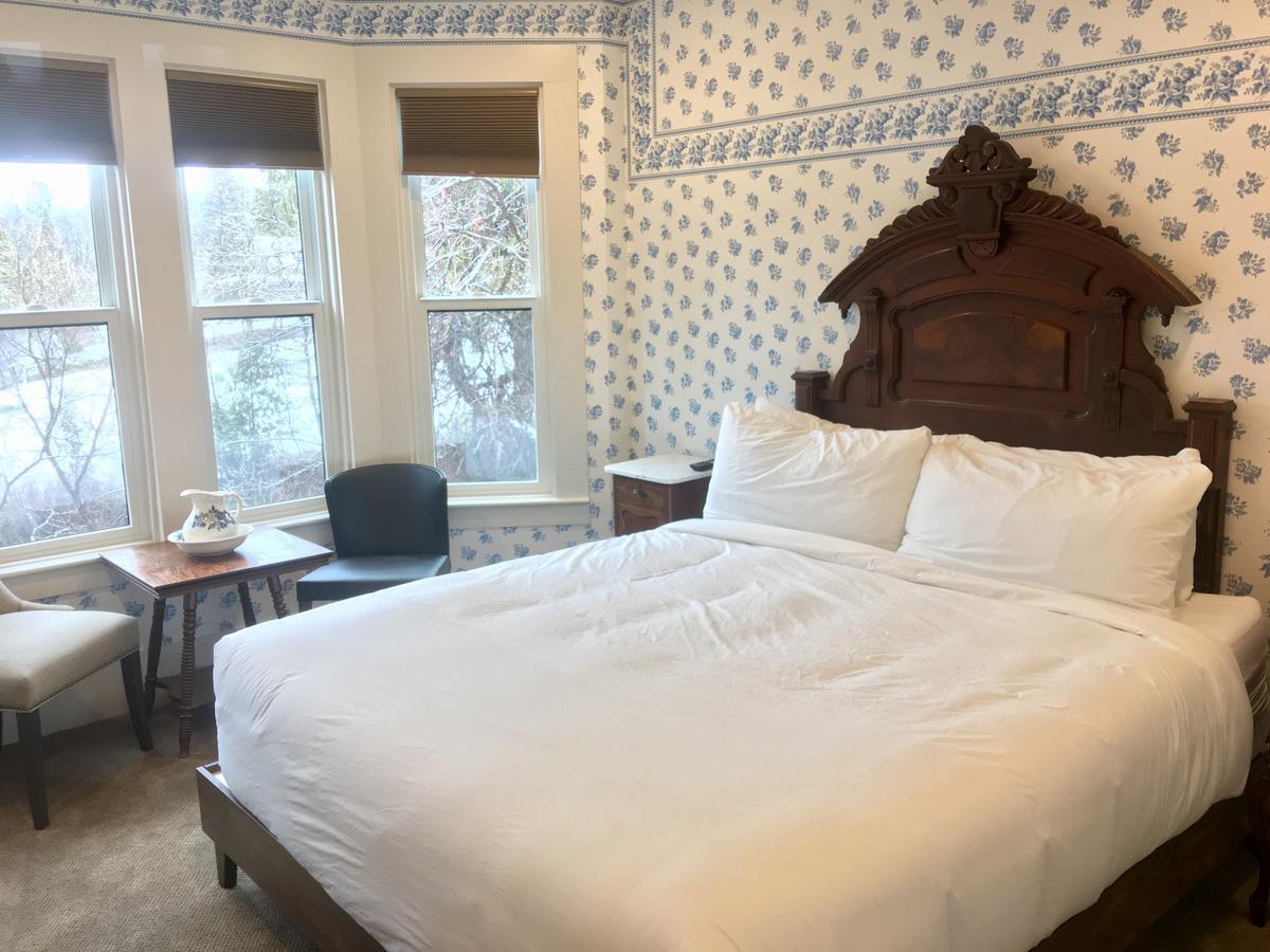 The 3* Groveland
