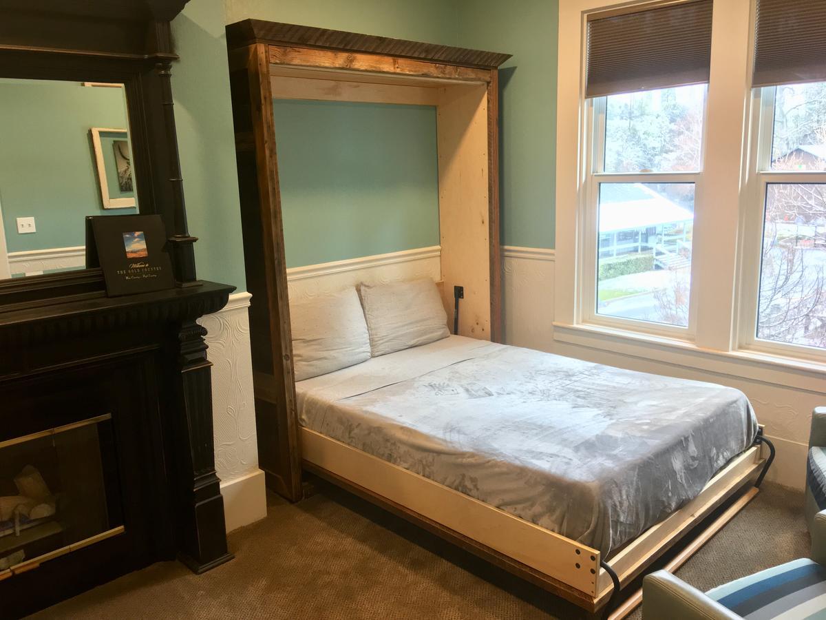 The 3* Groveland